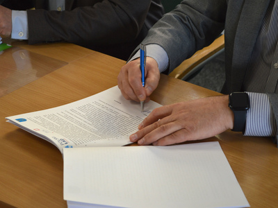 Podpisano umowę na ponad 9,6 mln zł na inwestycje kanalizacyjne dla Opacia, Trzcinicy, Szebni oraz Warzyc