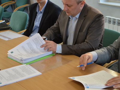 Podpisano umowę na ponad 9,6 mln zł na inwestycje kanalizacyjne dla Opacia, Trzcinicy, Szebni oraz Warzyc