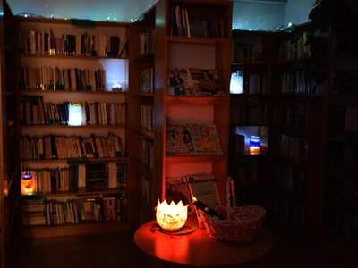 Biblioteka nocą