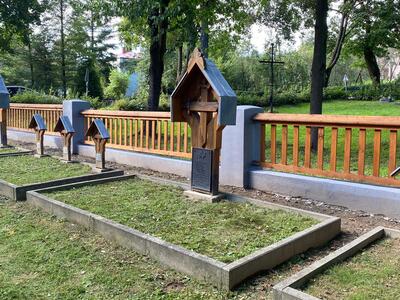 Remont ogrodzenia cmentarza wojennego Nr 21 w Warzycach