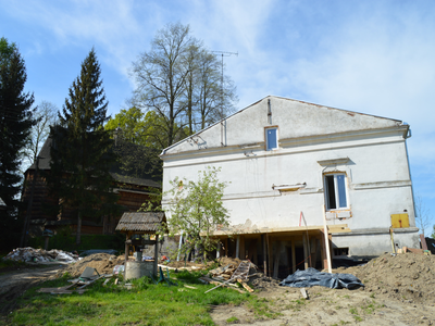 Modernizacja zabytkowej plebanii w Trzcinicy - zdjęcia na dzień 11.05.2020 r.