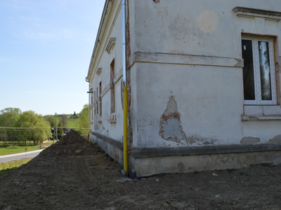 Modernizacja zabytkowej plebanii w Trzcinicy - zdjęcia na dzień 11.05.2020 r.