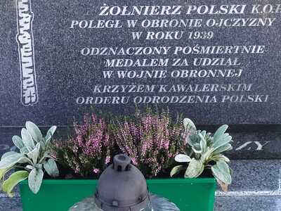 Uroczystość złożenia kwiatów na grobie strzelca Kazimierza Mazurczaka