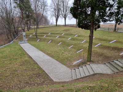 Odnowiony cmentarz jeńców i żołnierzy Armii Radzieckiej w Bierówce